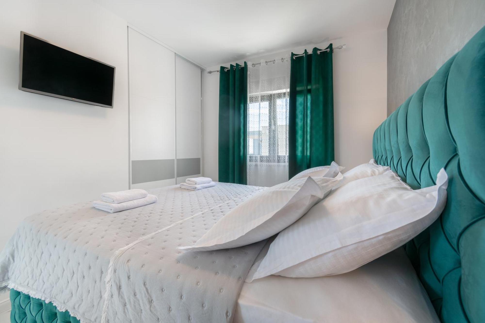 Lux Penthouse Panoramic View With Jacuzzi Apartment Makarska Exterior photo