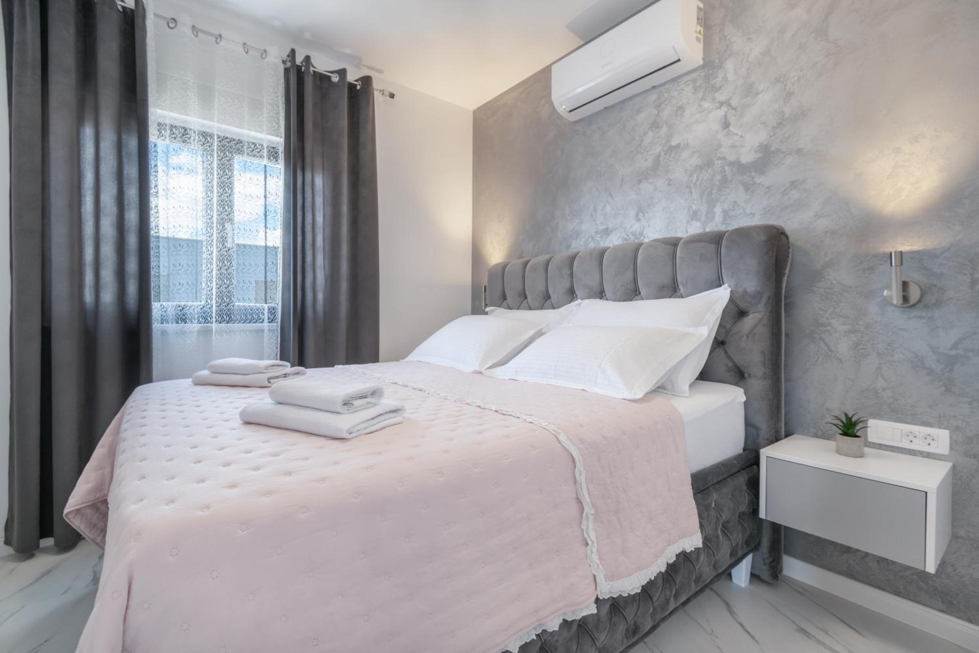 Lux Penthouse Panoramic View With Jacuzzi Apartment Makarska Exterior photo
